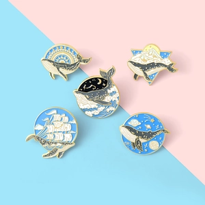Lot de 5 broches baleine en émail avec motifs créatifs de ciel étoilé et d'océan