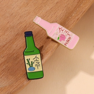 Broches en émail bouteille de soju coréen au design pêche pour vêtements et sacs à dos