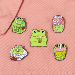 Lot de 5 épingles en émail grenouille mignonne avec bubble tea sur denim rose