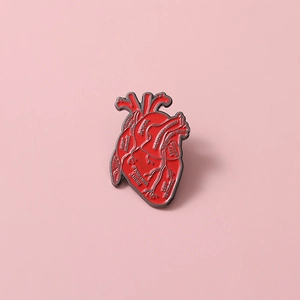 Creative Anatomical Heart Enamel Brooch For Doctors Nurses Medical Science Jewelry Red Alloy Badge Gift Pin Accessories