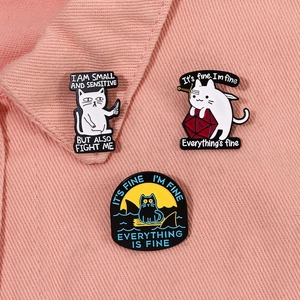 Grappige Cartoon Kat Emaille Pin Set Legering Dier Broche Witte Zwarte Kat Met Zwaard Dobbelstenen Badge Sieraden Cadeau
