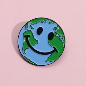 Broche en alliage Terre créative avec design smiley et finition émail lisse