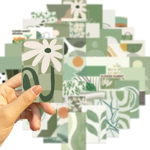 Close-up van Deense pastel saliegroene esthetische stickers met bloemen en retro kunst