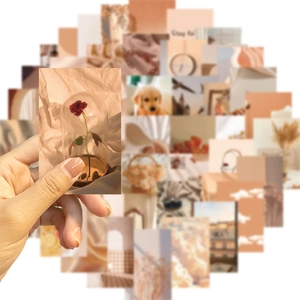 Detail van esthetische stickers in Morandi-kleuren met bloemen- en kunstpatronen