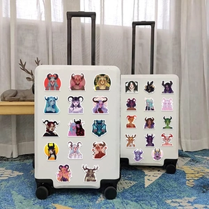 Autocollants de sorcière fantaisie sur valises blanches aux motifs gothiques et imperméables