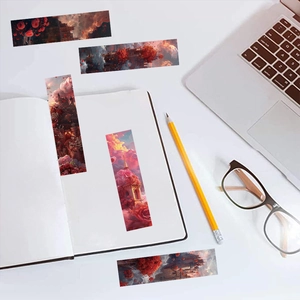 Marque-pages artistiques avec motifs de roses et châteaux sur un bureau blanc