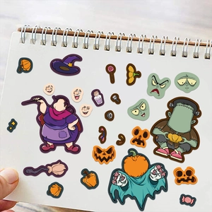 Autocollants Halloween avec citrouilles et sorcières sur un carnet blanc