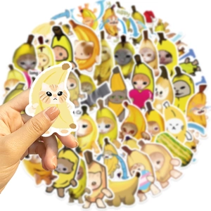 Primer plano de pegatinas impermeables de Banana Cat meme para decorar portátiles