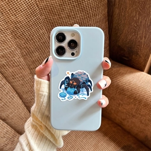 Custodia per iPhone in silicone blu con ragno cartoon su sfondo divano marrone