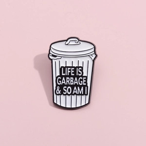 Broche Émail Life Is Garbage Drôle Poubelle Blanche Alliage Broche Badge Métallique Avec Citation Humour Pour Vêtements Sac