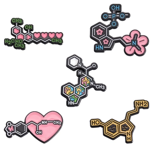 Set di 5 ciondoli in PVC per scarpe con molecole chimiche di dopamina e serotonina