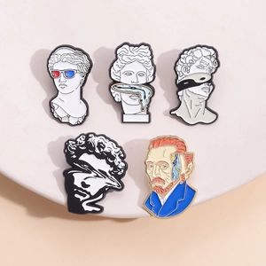 Set di spille artistiche in smalto con disegni surrealisti delle sculture di David e Venere
