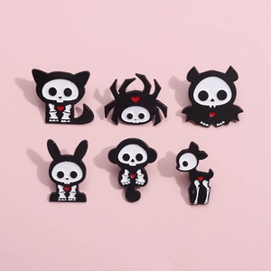 Lot de pins en émail animaux punk Halloween avec motifs crâne et détails cœur rouge