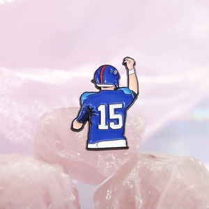 Pin's en émail joueur de football avec maillot numéro 15 sur socle de cristal rose