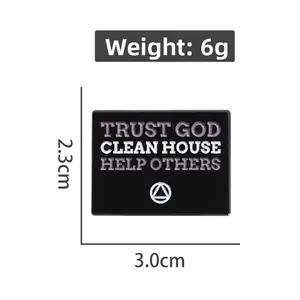 Broche en émail avec texte Trust God Clean House Help Others et logo triangle AA