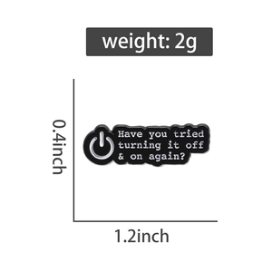 Vue détaillée du pin's rectangulaire en émail avec texte et dimensions 1,2 x 0,4 pouces