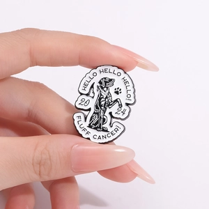 Broche chien en émail avec motif pointer noir et blanc et texte Hello sur épingle ronde
