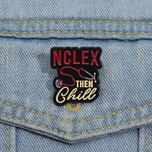 NCLEX THEN CHILL δημιουργική ιατρική κονκάρδα σμάλτου με στηθοσκόπιο σε τζιν