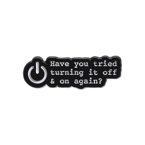 Pin's en alliage noir avec la citation IT Have you tried turning it off and on again
