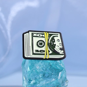 Creative $100 bill enamel pin badge with green dollar bill design for clothing decor
