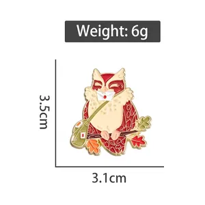 Broche en émail de hibou de dessin animé avec feuille d'érable rouge, dimensions 3,5 cm
