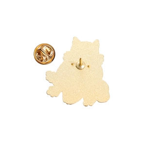 Détails du dos du badge hibou messager en métal doré avec fermoir papillon haute qualité