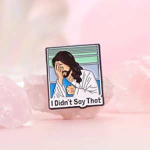 Broche en émail Jésus avec citation I Didn't Say That sur cristal de quartz rose