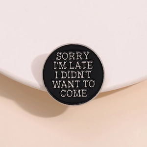 Badge rond en émail avec citation humoristique 'SORRY I'M LATE I DIDN'T WANT TO COME'