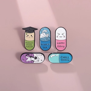 Kapsel Emaille Pins Lustige Pharmazie Überlebender Katze Glücklich Chill Pille Brosche Metall Abzeichen Für Taschen Kleidung
