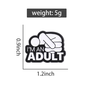 Détail du badge émaillé 'I'M AN ADULT' avec dimensions de 1,2 sur 0,9 pouces