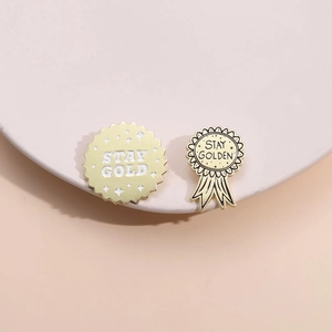 Set spilla medaglia d'oro minimalista con incisione smalto Stay Gold per accessori abiti