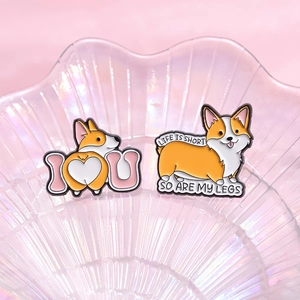 Schattige emaille Corgi pin set met grappige tekst op iriserende schelpvormige schaal