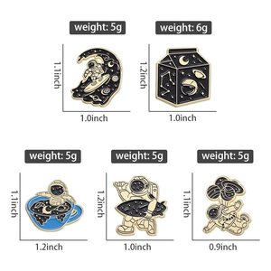 Detailed size and weight guide for astronaut enamel pins set for bags and scarves