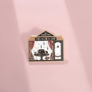 Hexenladen Magie Emaille Pin Legierung Brosche Abzeichen Mit Mond Kessel Kristallkugel Halloween Schmuck Für Kleidung Tasche Dekor Geschenk