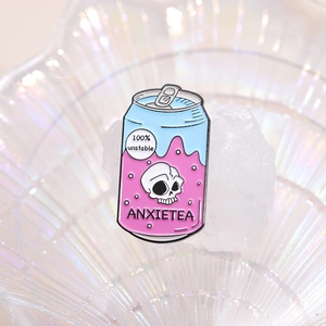 Pin's émaillé créatif en forme de canette rose et bleue avec motif de crâne unique
