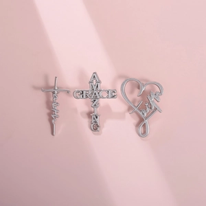 Simple Alloy Amazing Grace Cross Heart Faith Letter Brooches Silver Plated Religious Inspirational Pin Jewelry For Women Men