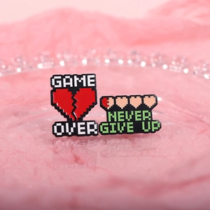 Lot de pins émaillés pixel art rétro avec motifs Game Over cœur et barre de vie Never Give Up
