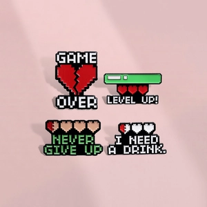 Ensemble de Pin's en Émail Jeu Art Pixel Rétro Cœur Game Over Level Up Never Give Up I Need A Drink Broche Amusante pour Vêtements Sacs Bijoux Gamer