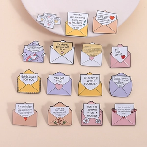 Set di 15 spille creative a forma di busta con citazioni motivazionali in toni pastello