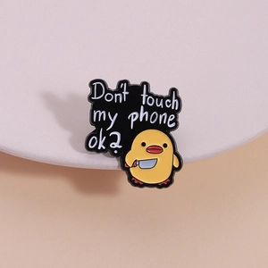 Funny Cartoon Little Yellow Duck Holding Knife Enamel Pin Don't Touch My Phone Zinc Alloy Brooch Badge For Backpack Clothing Decor