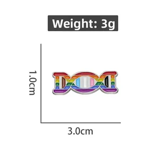 Pin's émaillé ADN arc-en-ciel montrant les dimensions 3,0cm x 1,0cm et 3g