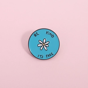 Be Kind It's Free Emaille Pin Gänseblümchen Brosche Rund Blau Legierung Abzeichen Inspirierender Schmuck Damen Rucksack Accessoire