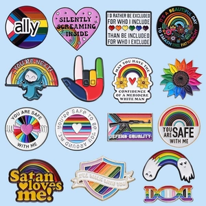 Lot de 15 épingles en émail LGBTQ+ Pride aux couleurs arc-en-ciel et slogans d'égalité