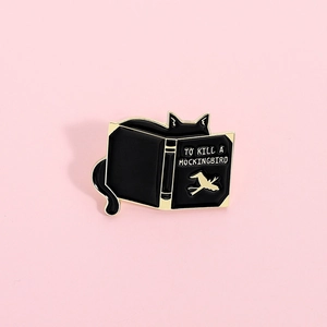 Creative Black Cat Reading Book Enamel Pin To Kill A Mockingbird Alloy Brooch Personalized Literary Badge Fashion Jewelry Gift