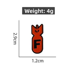 Détails des dimensions du pin's émaillé bombe rouge de 2,9 cm avec la lettre F