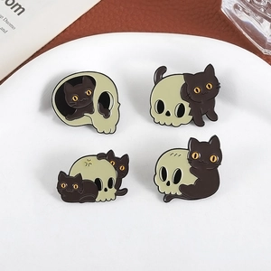 Lot de 4 épingles en émail chat noir et squelette pour décoration d'Halloween