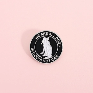 Pin's en Émail Amusant Chien Dessin Animé Citation Badge Métal Rond We Are All Dogs In God's Hot Car Broche Bijoux Cadeau