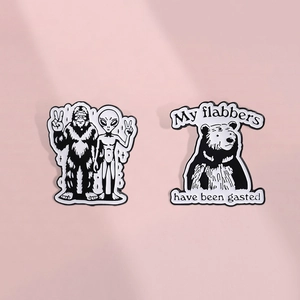 Broches En Émail Humour Bigfoot Alien Et Ours Pins Badge En Alliage Noir Et Blanc Bijoux À Citation Drôle Pour Sac À Dos Vêtements Décoration