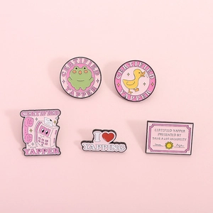 Épingle en Émail Dessin Animé Certified Yapper Citation Drôle Broche en Alliage Badge Animal Pour Vêtements Sac à Dos Accessoires Cadeau