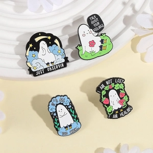 Lot de 4 épingles en émail de fantômes mignons avec messages sur fond beige doux
